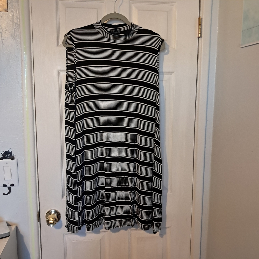 💰Kristin Nicole Black and White Striped Dress